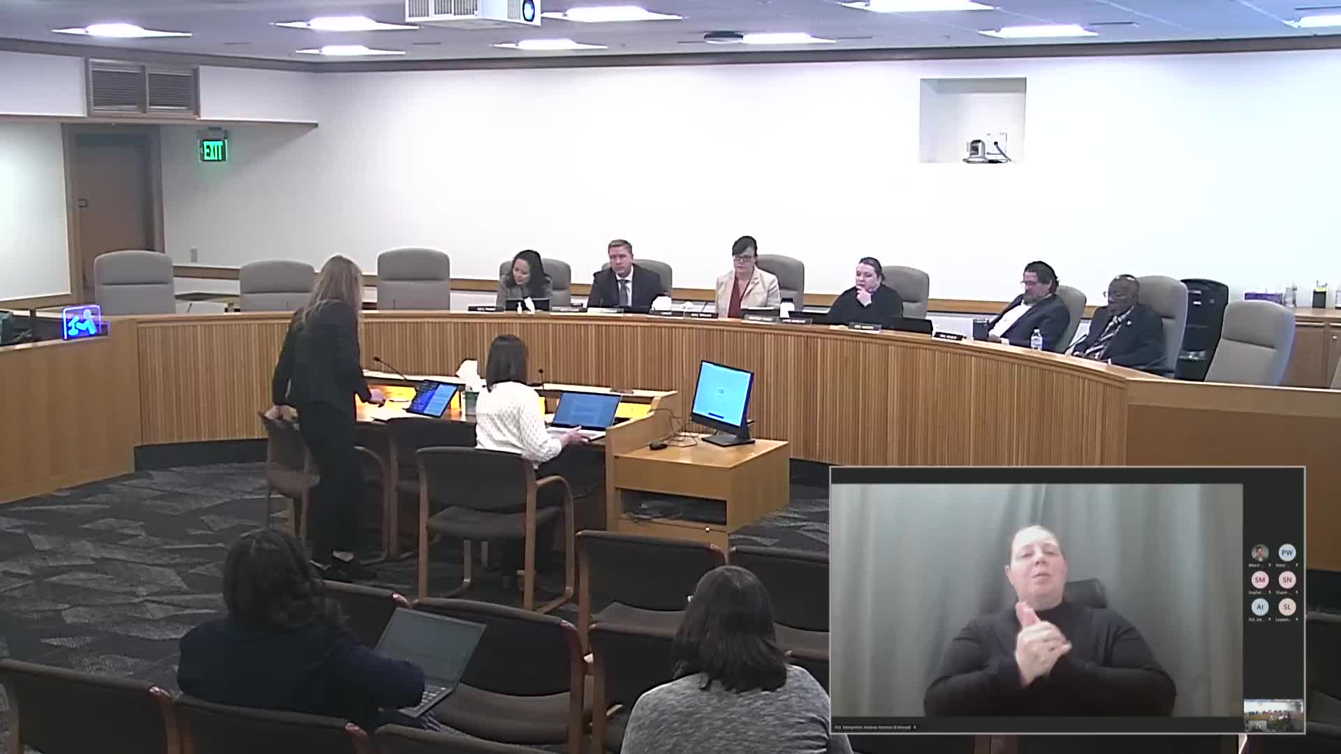 Oregon Senate reviews SB 906 for clearer pay stub explanations and deduction rules