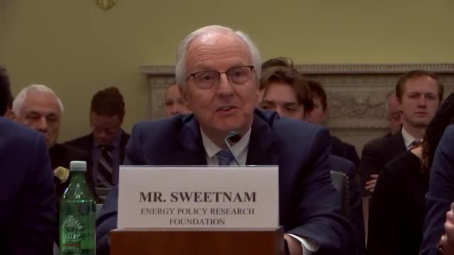 Panel discusses renewable energy solutions to Puerto Rico's 800 megawatt power shortage