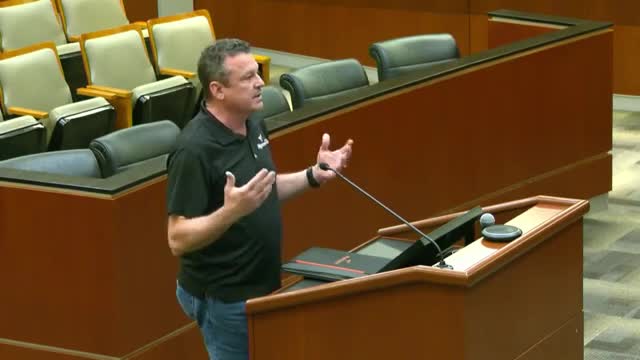 Keller Commission approves emergency pet care sign for Creekside Veterinary Clinic