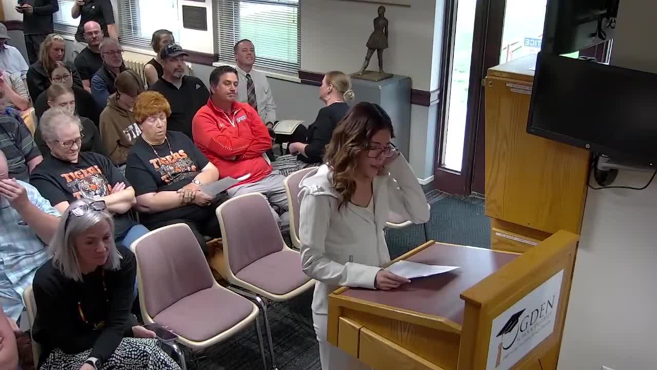 Tanya Diaz bids farewell as Bellum High School student board representative