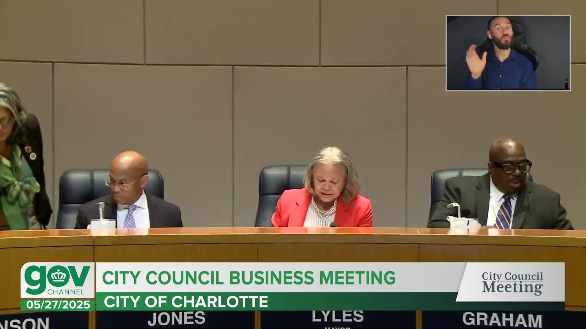 Edwin Peacock rejoins Charlotte City Council with family introduction