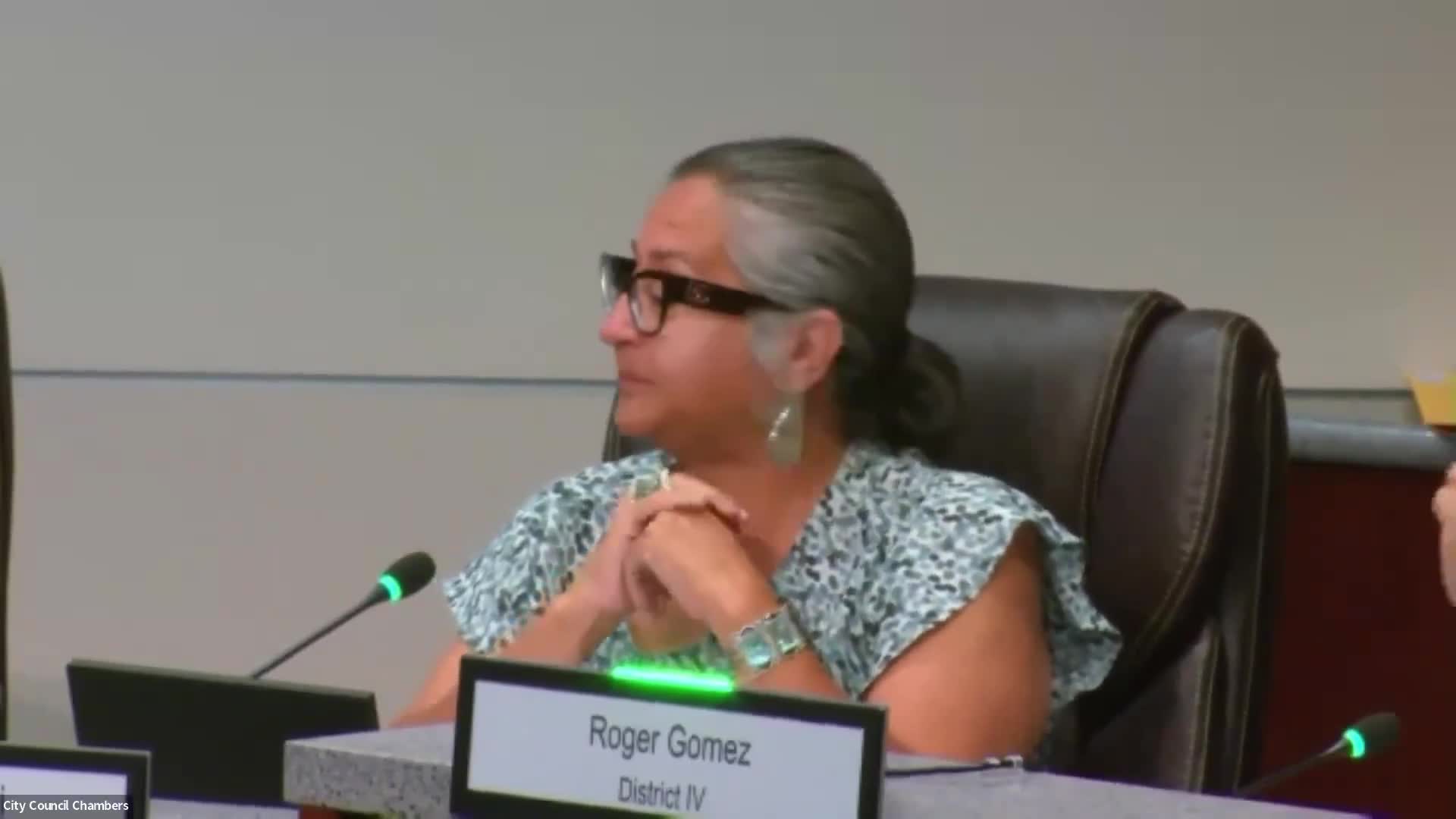Council discusses ordinance for pay increase conditional on reelection
